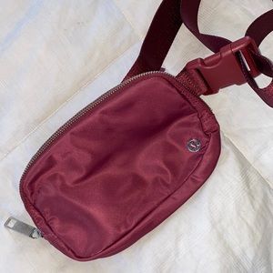 Lululemon everywhere belt bag